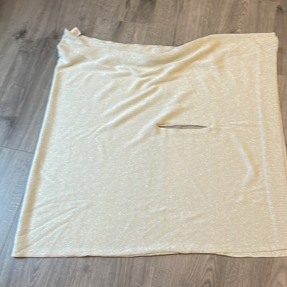 Beautiful Soft Champagne GoldMetallic Shimmer Lurex Thread Ruana - Picture 3 of 4